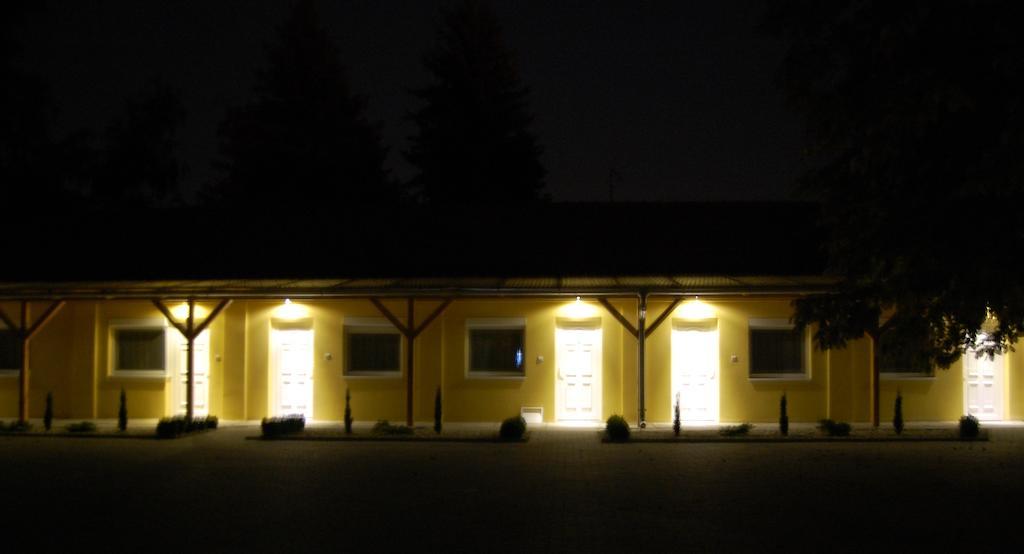 Belvarosi Rezidencia Papa Exterior photo