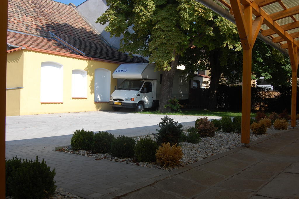 Belvarosi Rezidencia Papa Exterior photo